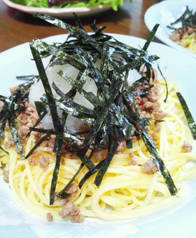 大根おろしとピリ辛ひき肉の和風パスタ