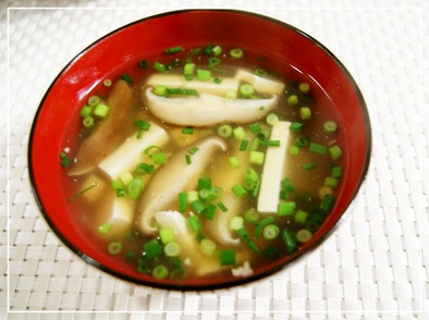 *トロふわ簡単☆しいたけと豆腐のスープ*の写真
