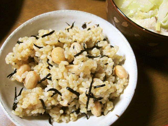 大豆とひじきの炊き込みご飯の画像
