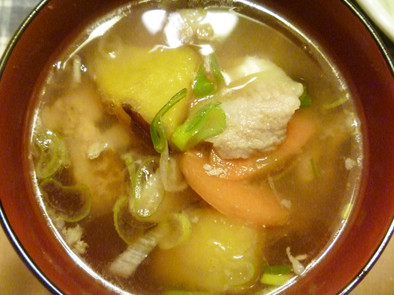 豚とサツマイモの塩麹味噌汁（豚汁）の写真