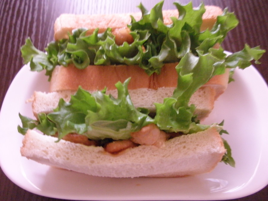 豚の生姜焼きのサンドイッチの画像