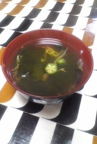 オクラとわかめの梅風味スープ