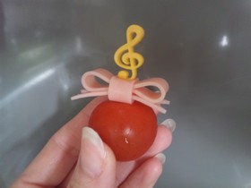 お弁当に♪リボンでおしゃれなミニトマト