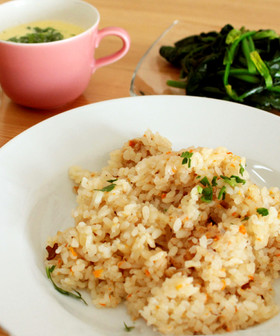 シンプルな美味しさ!新玉ねぎだけのピラフ