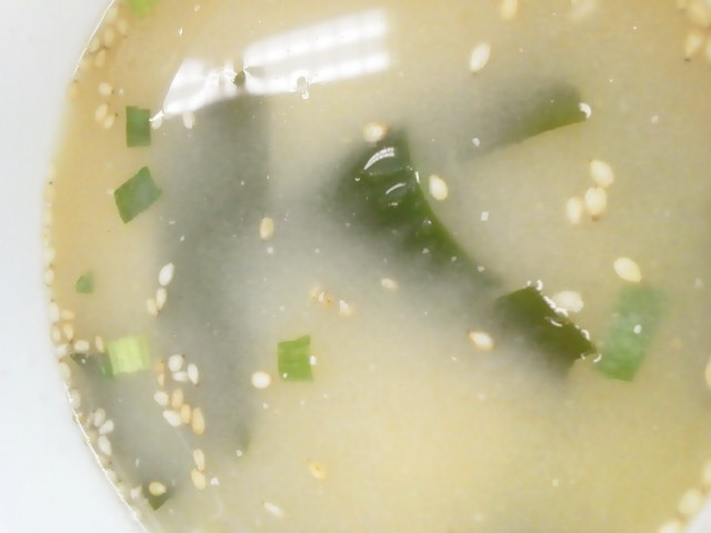 市販のわかめスープにゴマドレの画像