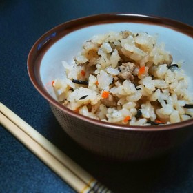 ■ジューシー■沖縄の炊き込みご飯。