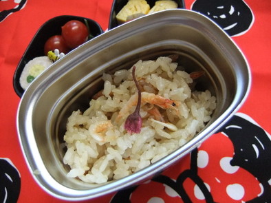 桜海老と新生姜の炊き込みご飯の写真