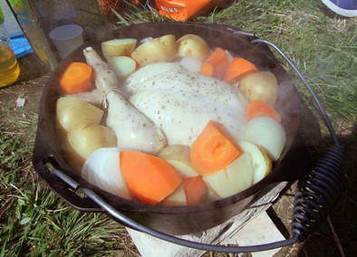 春野菜とハーブ鳥のダッチオーブン焼の写真