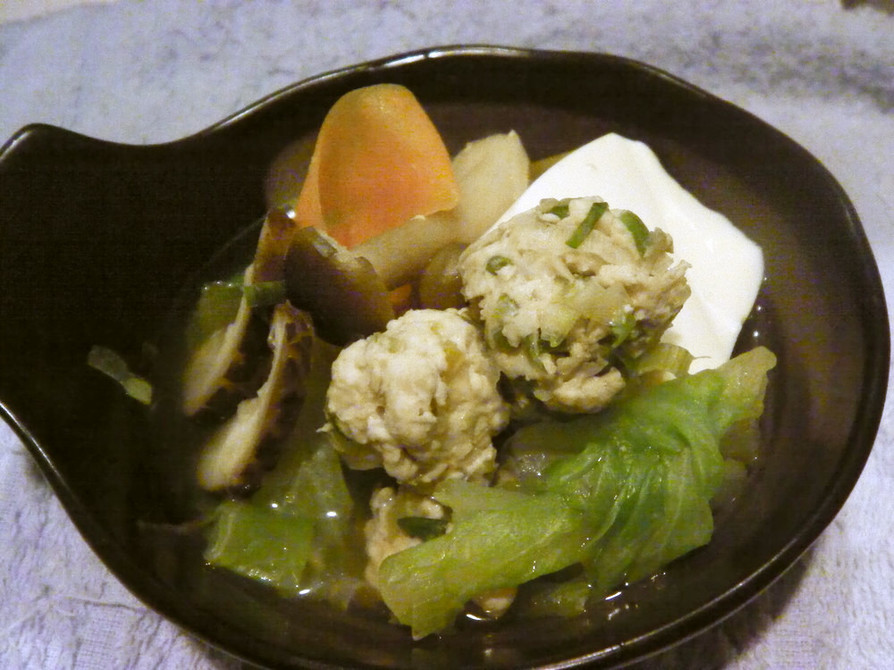 鶏団子と野菜鍋の画像