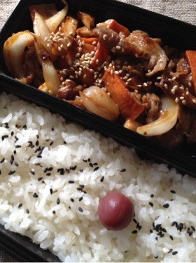 お弁当に☆醤油麹で豚コマ炒め
