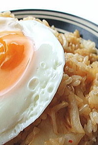 半熟卵のせキムチ炒飯