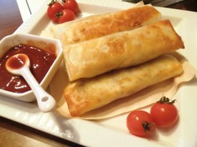 チーズ入りコロッケの具で春巻き