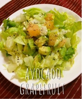 アボカドとグレープフルーツの彩りサラダの画像