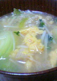 青梗菜とふわふわ卵のスープ