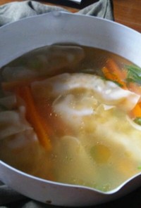 丸鶏スープ餃子