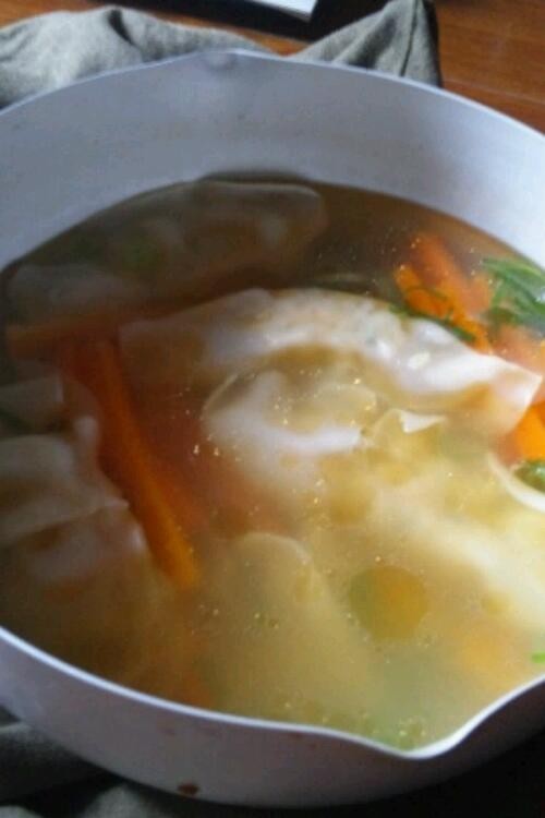 丸鶏スープ餃子の画像