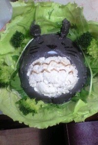 黒ごま豆腐トトロのサラダ