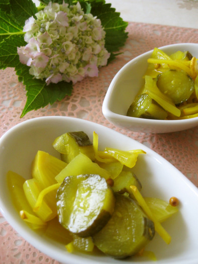 簡単☆色鮮やか胡瓜と玉葱イエローピクルスの写真