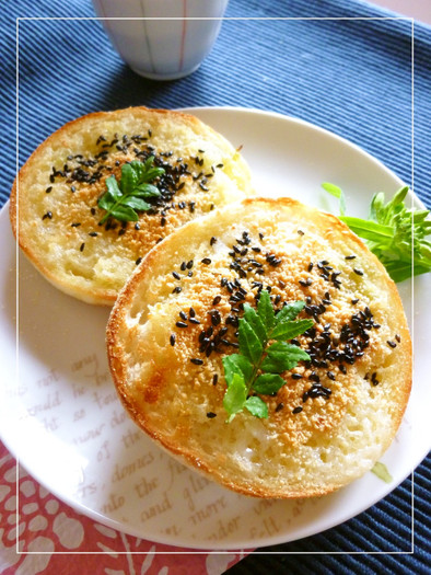山椒風味　塩麹×粉チーズ×ゴマのトーストの写真