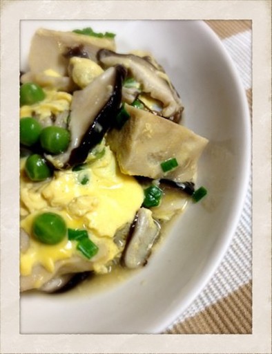 高野豆腐と椎茸の卵とじの写真