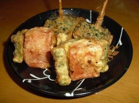 ゴーヤーとソーセージの串揚げ