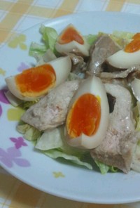簡単アレンジ☆鶏チャーシューと煮卵サラダ