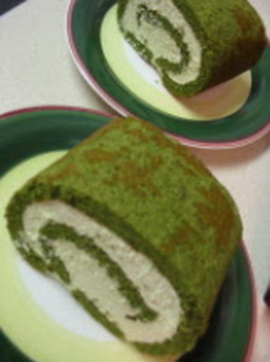 抹茶クリームロールケーキの写真