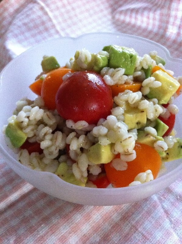 【菜食】押し麦とアボカドとトマトのサラダの画像