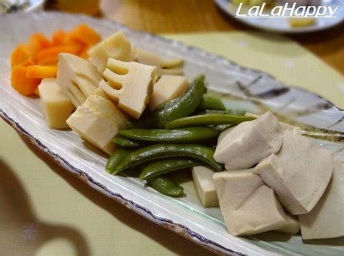 筍と高野豆腐とスナップえんどうの煮物の画像