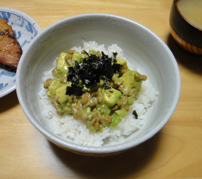 【塩麹】アボカド納豆丼