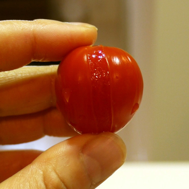 簡単 ミニトマトの皮の湯剥き 裏ワザ レシピ 作り方 By 梅ミッキー クックパッド 簡単おいしいみんなのレシピが376万品