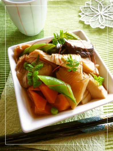 筍と仙台麩と椎茸の煮物の写真