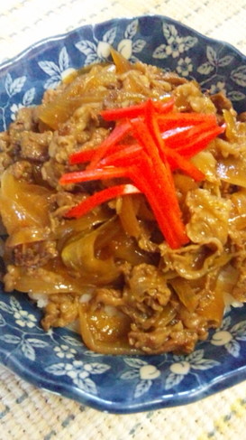 牛バラ肉と玉ネギの牛丼