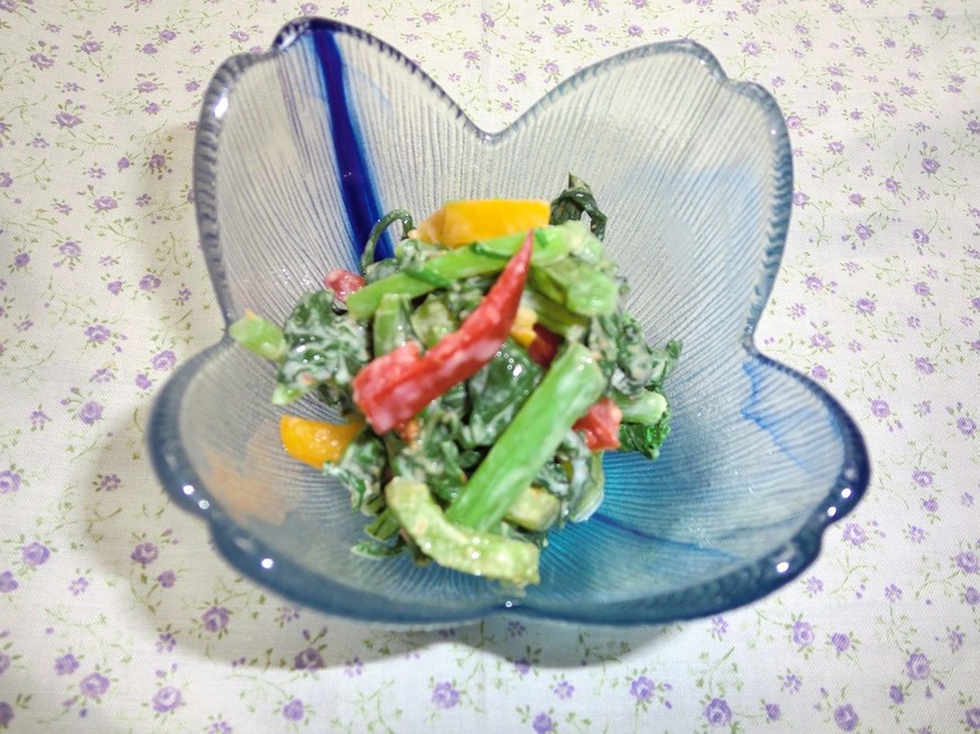大根菜とパプリカのサラダの画像