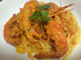 有頭エビのトマトクリームパスタ