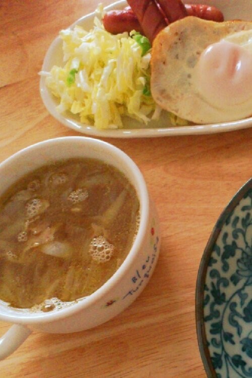一人暮らし女子のトロトロ玉ねぎスープの画像