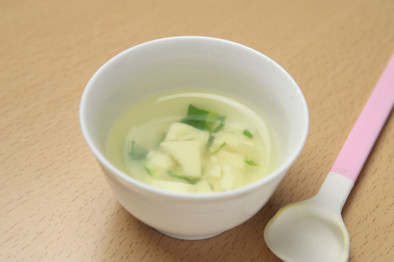 【離乳食 中期】青菜と豆腐のすまし汁の写真