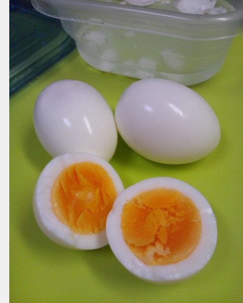 レンジでゆで卵＊耐熱容器で殻むきも簡単の画像
