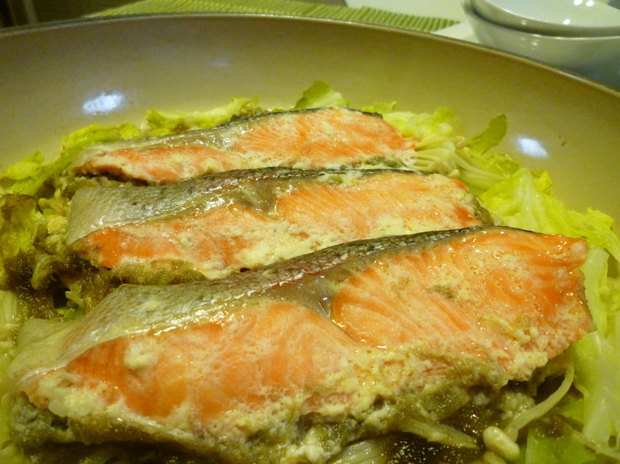 塩麹×白味噌漬け鮭とキャベツの蒸し焼きの画像