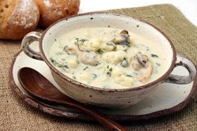 カキとカリフラワーの豆乳スープ