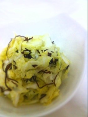 美味しい野菜:キャベツと塩昆布の浅漬け