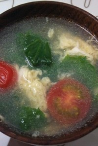 レタスとトマトのスープ