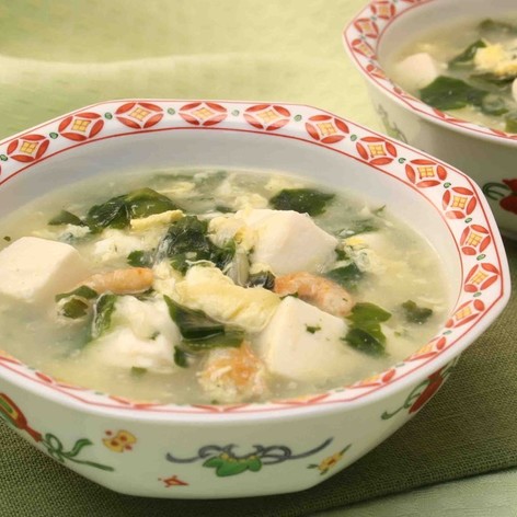 豆腐と干し海老のわかめスープ