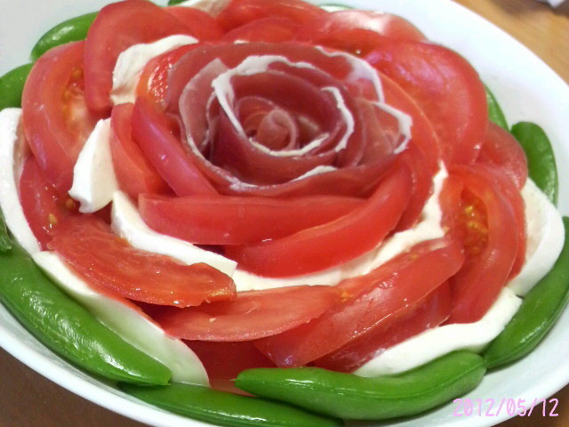 母の日、パーティーに、お花トマトサラダの画像