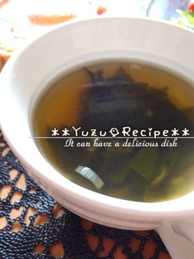 忙しい朝に即席!時短簡単ワカメスープ**
