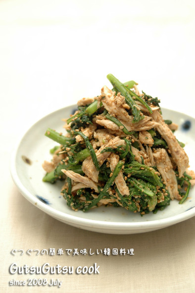 韓国料理ー春菊と鶏肉のごま和えの写真