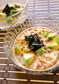 ヘルシー♪納豆とアボカドの海藻麺パスタ風