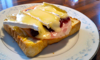ハム ＆ ブリーチーズ サンドイッチの写真