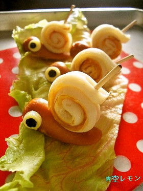 キャラ弁☆ウインナーと竹輪でかたつむり