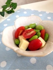 ❀お弁当の彩に❀トマト枝豆チーズサラダの写真